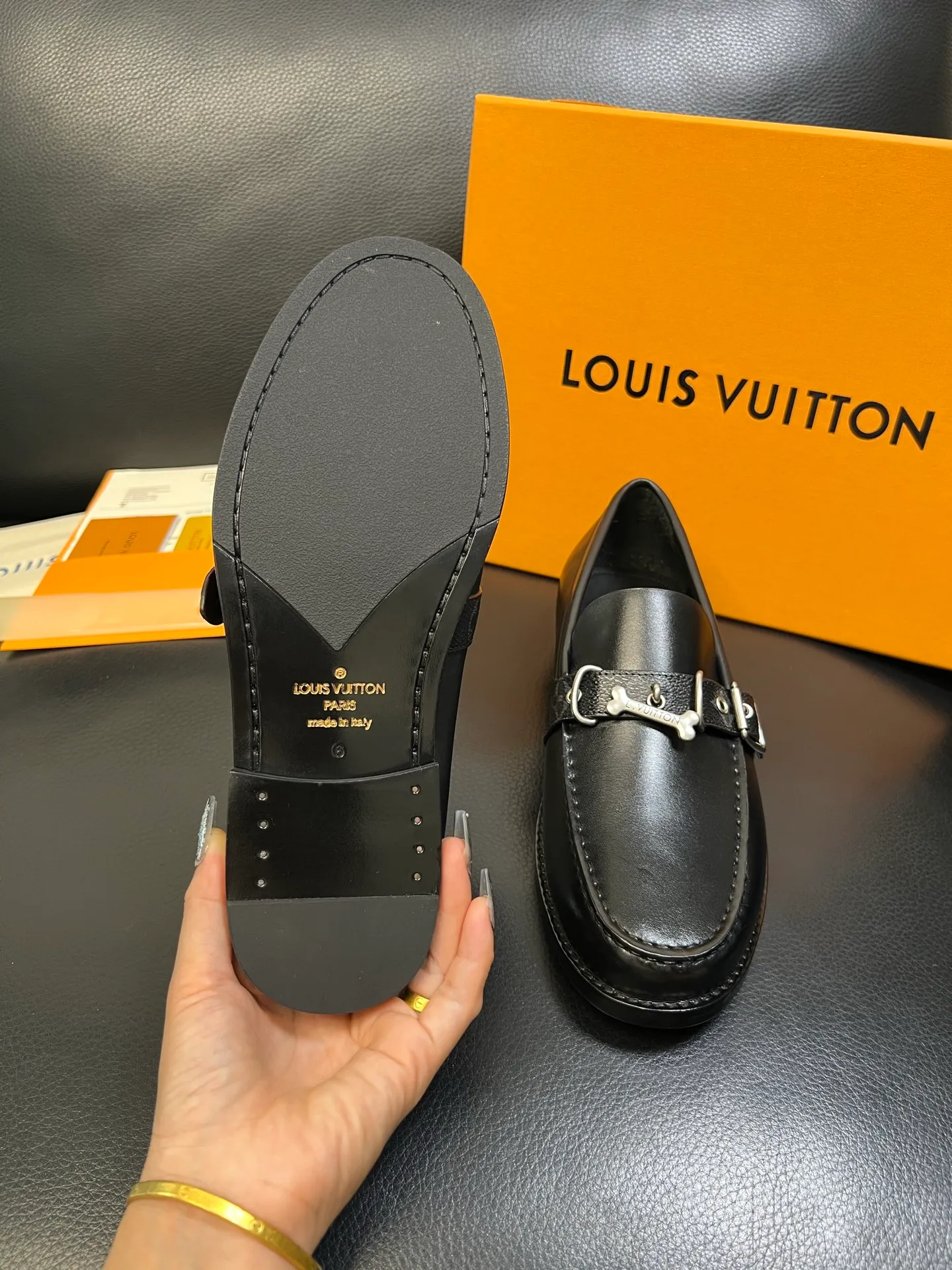 Men's shoes 💰920 Lv high quality top crafts Louis Vuitton leather shoes counter synchronized with original factory configuration, uppers imported from Italy, imported water-dyed cowhide lining, soles: original genuine leather soles specially provided by the original factory, original factory and single goods, welcome to compare, code number 39-44 (customized 38 45 46)